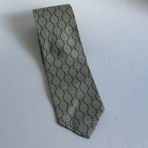 J. Crew Green and Cream Patterned Tie 100% silk Made in USA 57x3.5‎